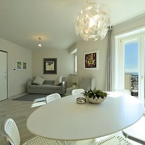 luxury-apartament-con-garage-vista-mare-per-6-persone-alassio.hotelitalianriviera.com/